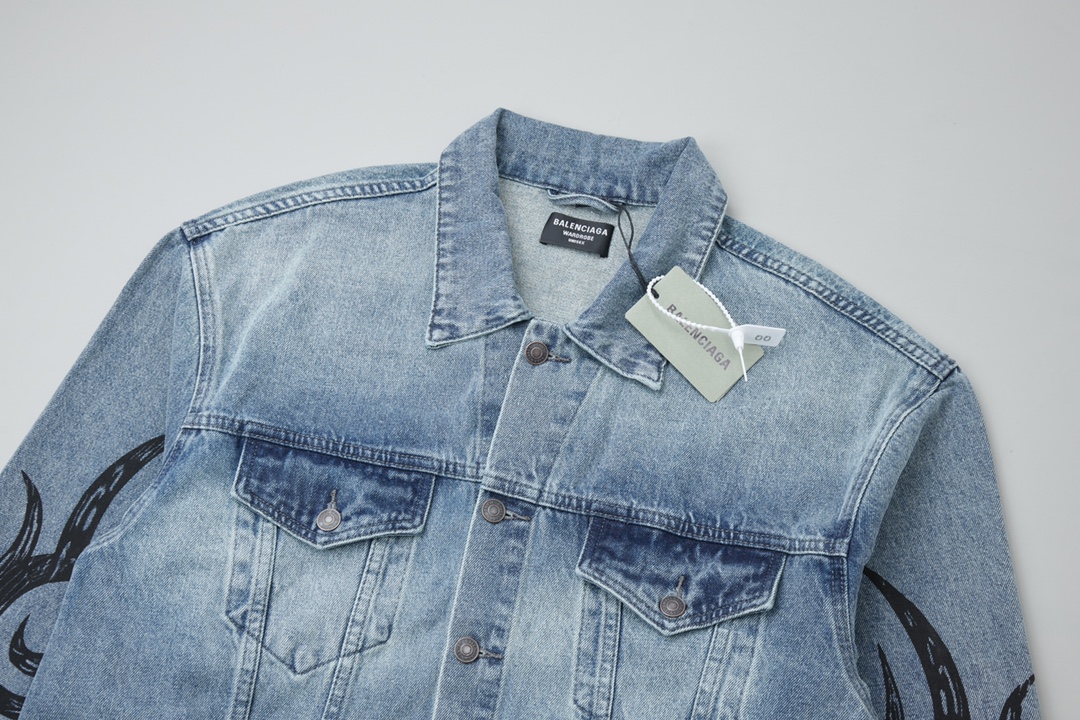 【BALENCIAGA  公式旗艦店】バレンシアガ  ジャケット着 ご好評に付き再入荷！241022