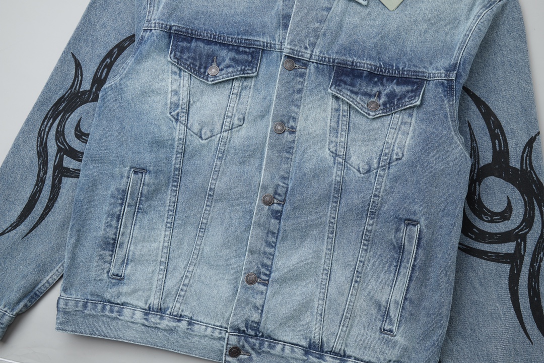 【BALENCIAGA  公式旗艦店】バレンシアガ  ジャケット着 ご好評に付き再入荷！241022