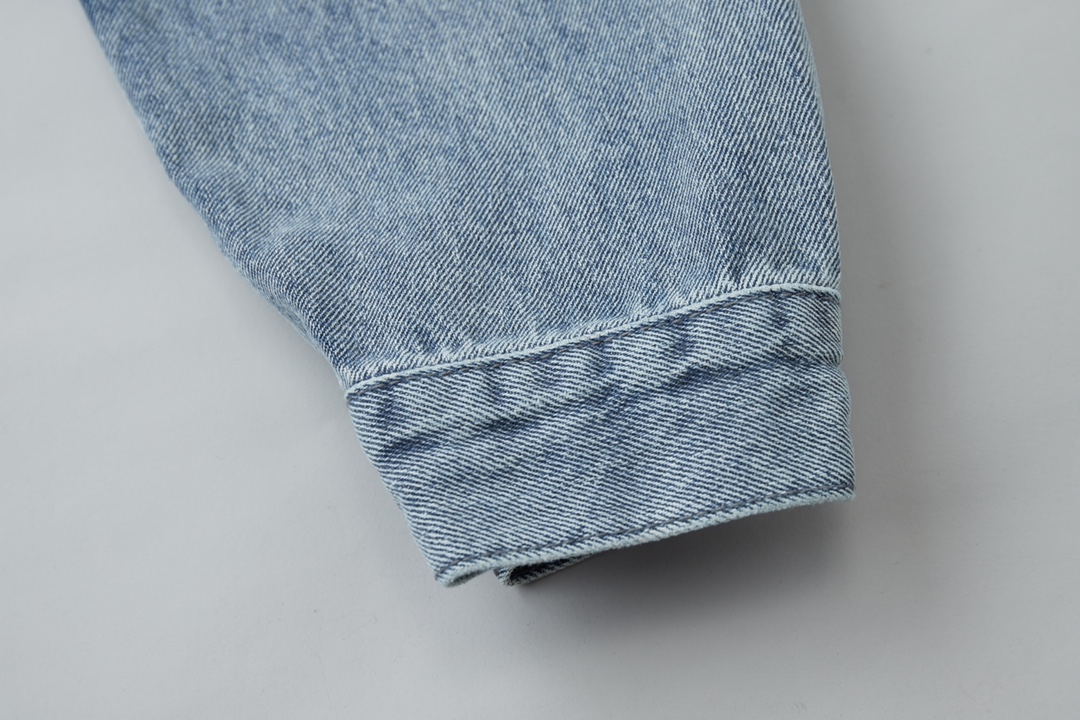 【BALENCIAGA  公式旗艦店】バレンシアガ  ジャケット着 ご好評に付き再入荷！241022