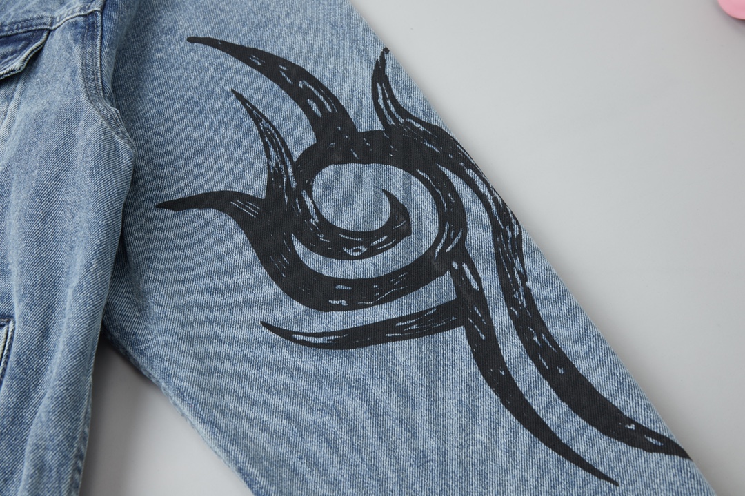 【BALENCIAGA  公式旗艦店】バレンシアガ  ジャケット着 ご好評に付き再入荷！241022