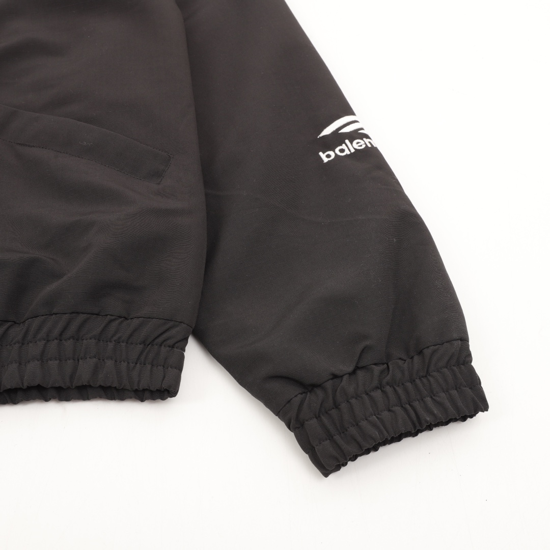 【BALENCIAGA  公式旗艦店】バレンシアガ   ジャケット着 好評に付き再入荷！241111