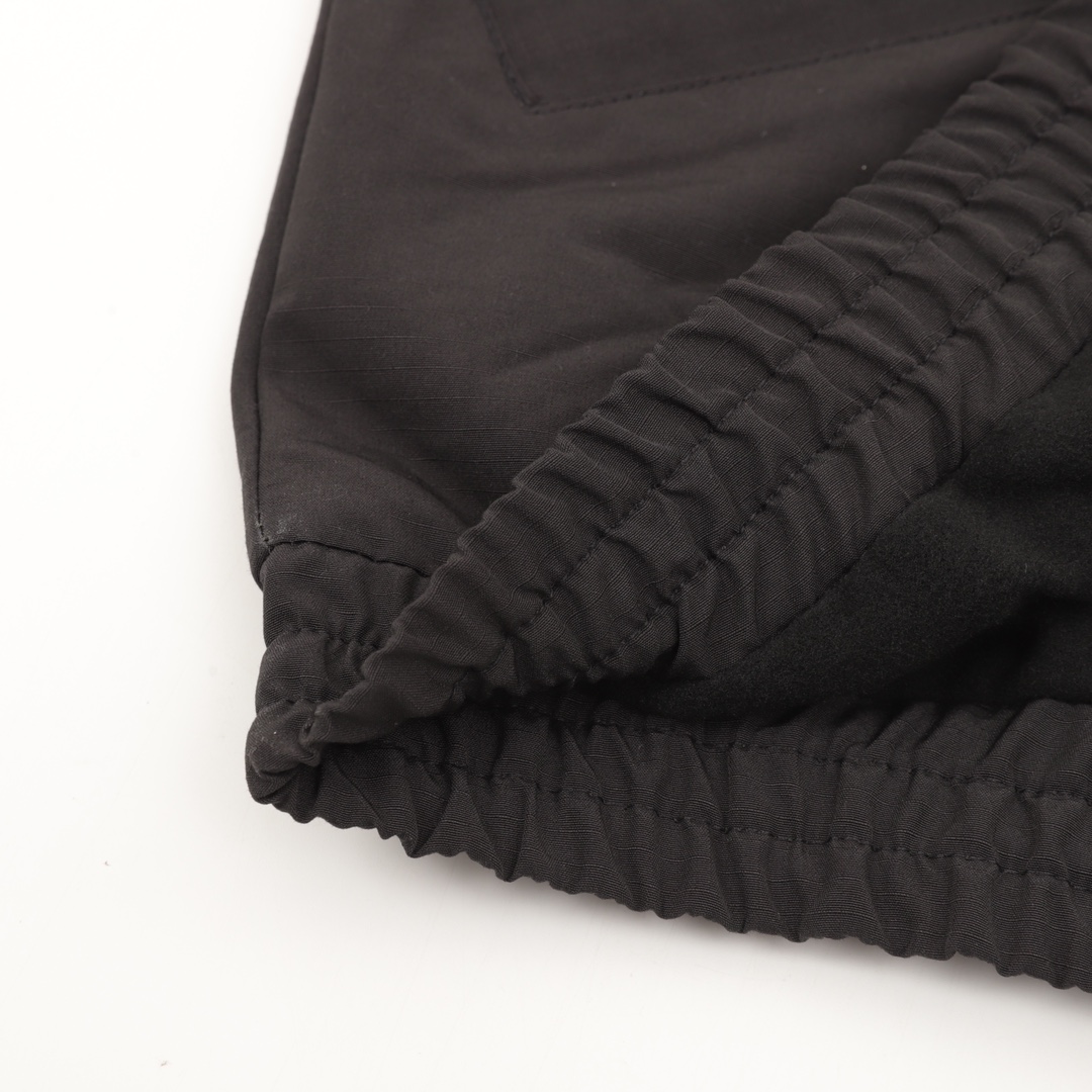 【BALENCIAGA  公式旗艦店】バレンシアガ   ジャケット着 好評に付き再入荷！241111