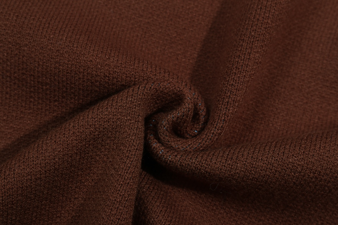 【supreme 公式旗艦店】セーター好評に付き再入荷！ 241030