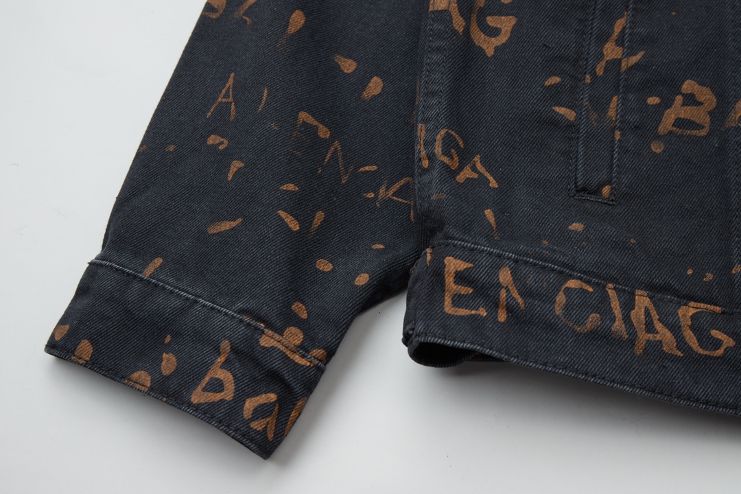 【BALENCIAGA  公式旗艦店】バレンシアガ  ジャケット着 ご好評に付き再入荷！241022