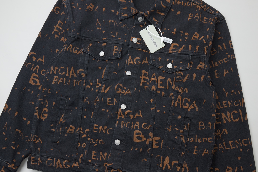 【BALENCIAGA  公式旗艦店】バレンシアガ  ジャケット着 ご好評に付き再入荷！241022