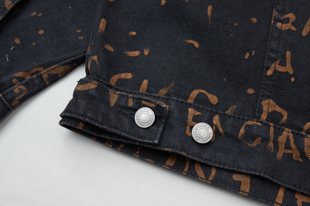 【BALENCIAGA  公式旗艦店】バレンシアガ  ジャケット着 ご好評に付き再入荷！241022