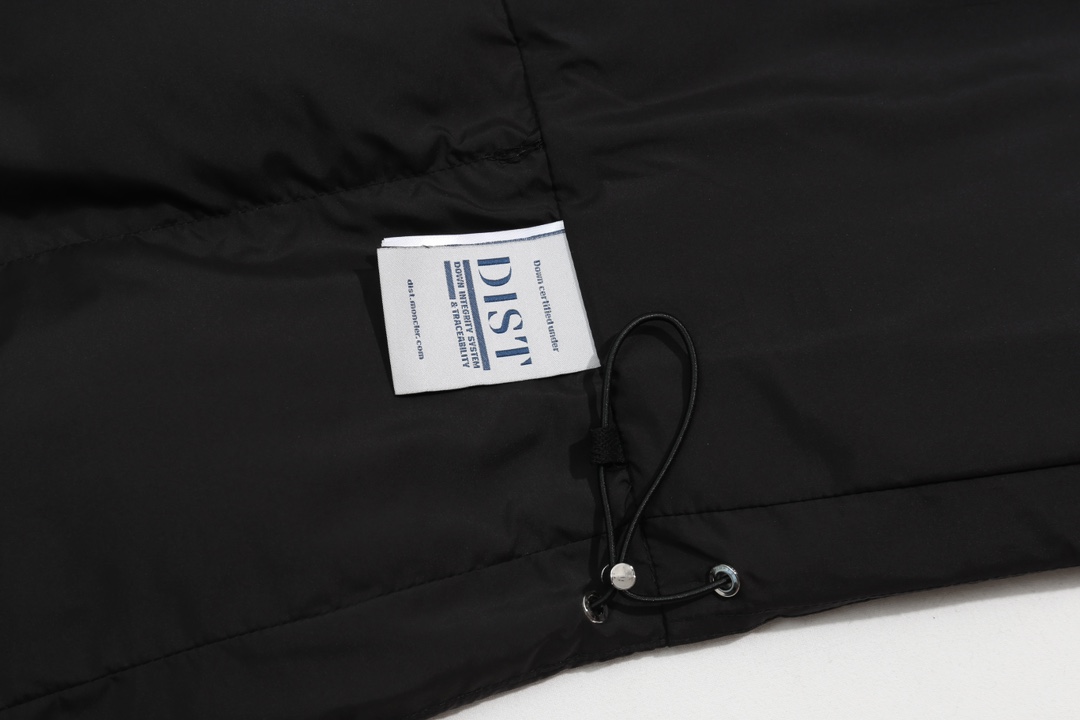 【MONCLER 公式旗艦店】モンクレール  ダウンジャケット好評に付き再入荷！ 241026