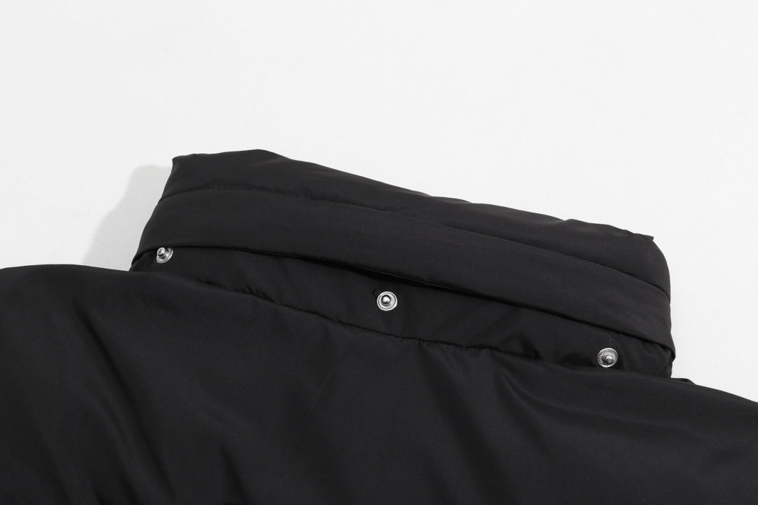 【MONCLER 公式旗艦店】モンクレール  ダウンジャケット好評に付き再入荷！ 241026