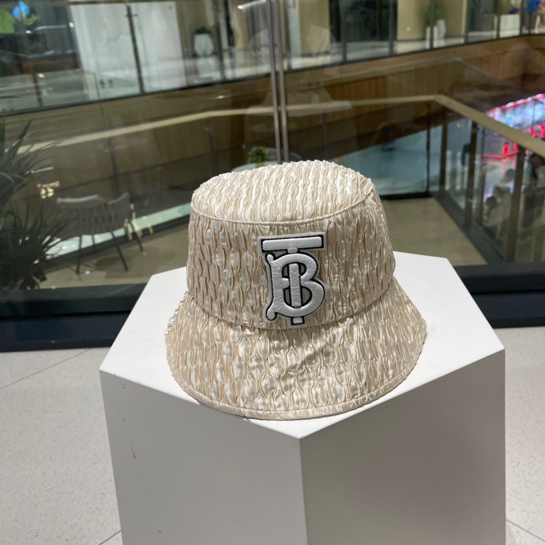 BURBERRY(バーバリー)フィッシャーマンズハット  241011