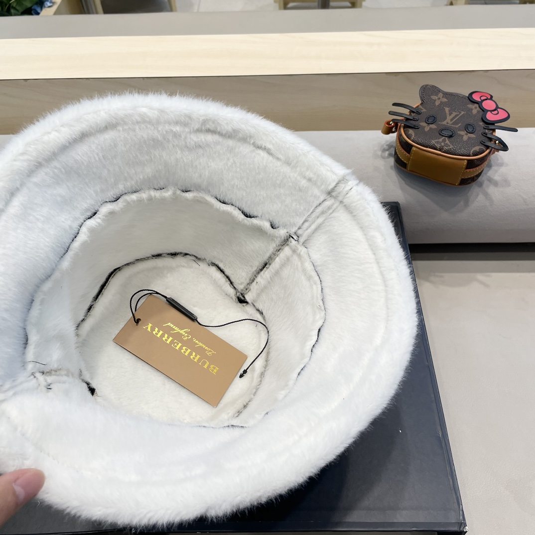 BURBERRY(バーバリー)フィッシャーマンズハット  241011