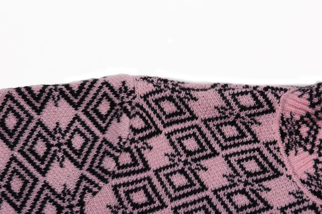 【PRADA   公式旗艦店】プラダ  セーター好評に付き再入荷！ 241031