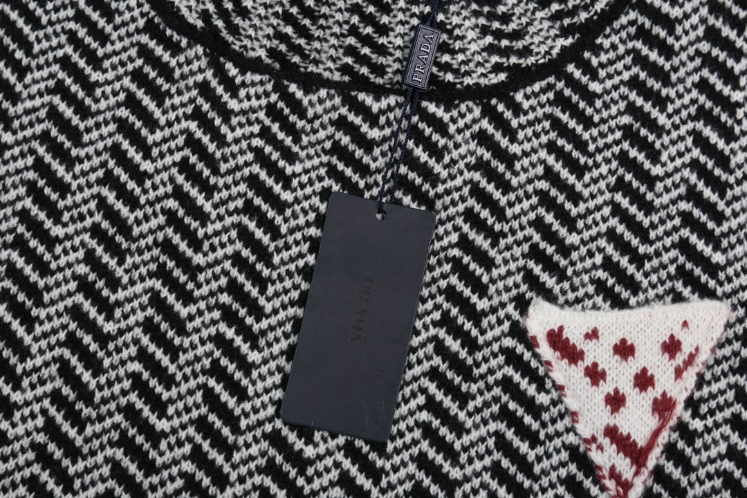 【PRADA   公式旗艦店】プラダ  セーター好評に付き再入荷！ 241031