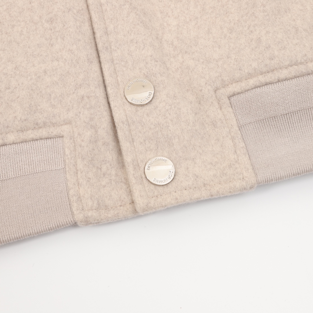 【BALENCIAGA  公式旗艦店】バレンシアガ   ジャケット着 好評に付き再入荷！241119