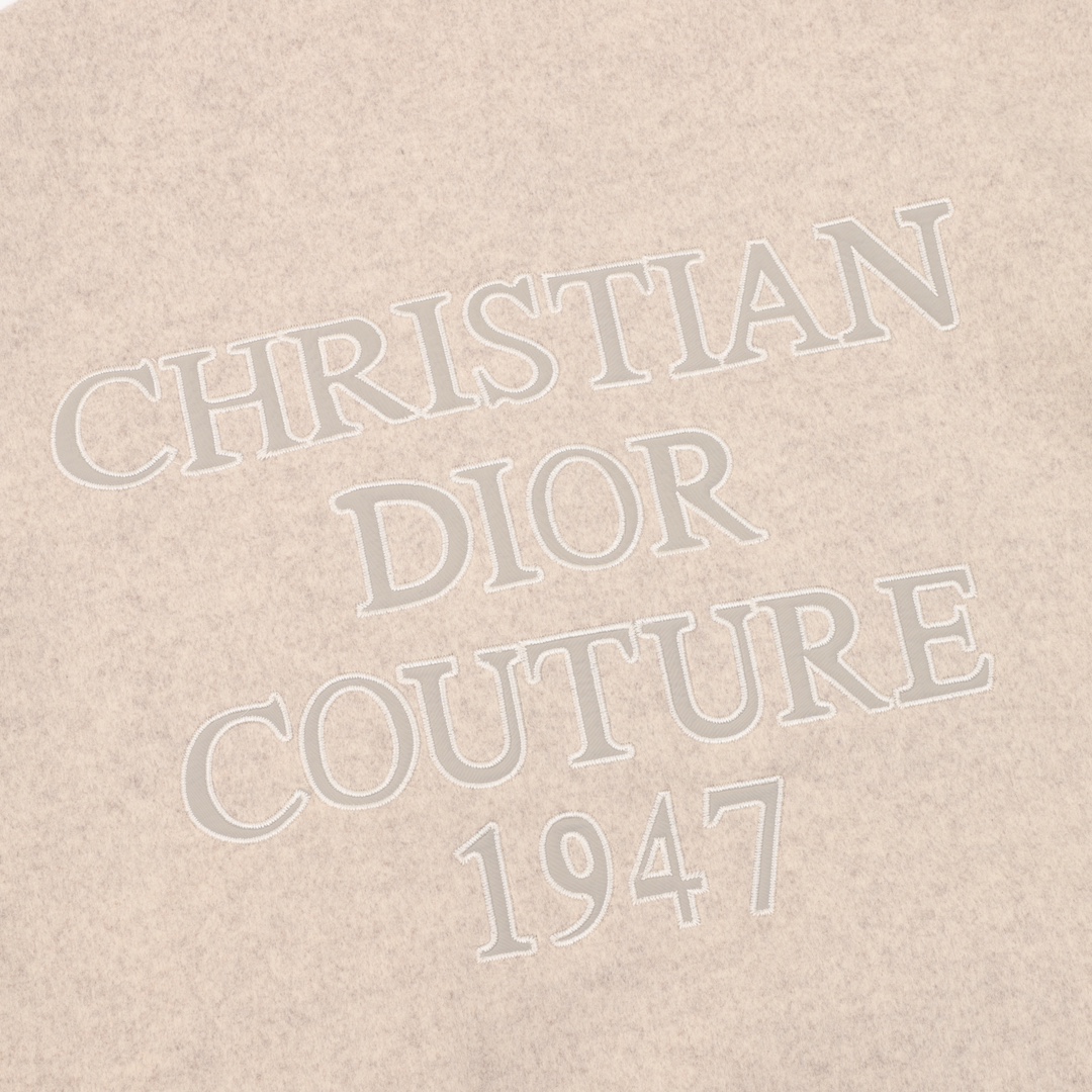 【BALENCIAGA  公式旗艦店】バレンシアガ   ジャケット着 好評に付き再入荷！241119