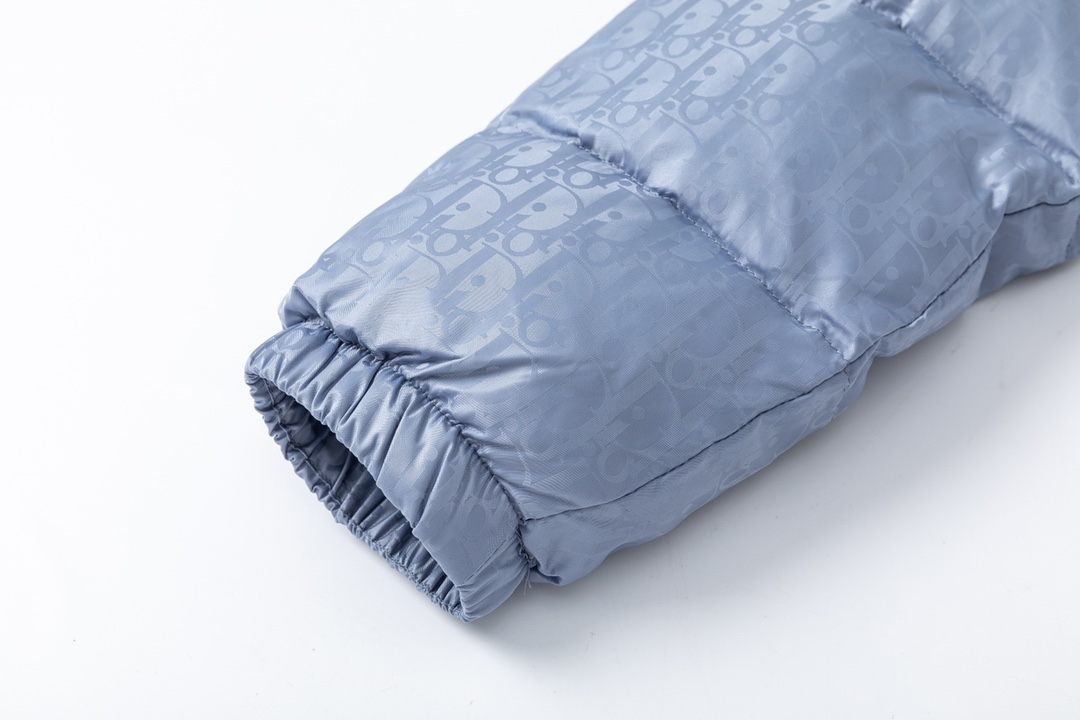 【DIOR  公式旗艦店】ディオール  ダウンジャケット ご好評に付き再入荷！ 241112