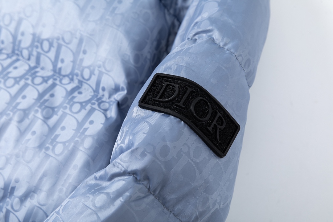 【DIOR  公式旗艦店】ディオール  ダウンジャケット ご好評に付き再入荷！ 241112