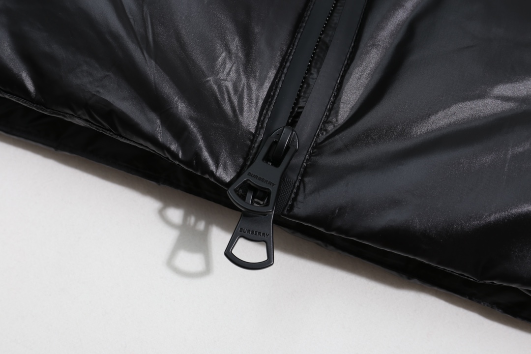 【BURBERRY  公式旗艦店】バーバリー   ダウンジャケット ご好評に付き再入荷！241102