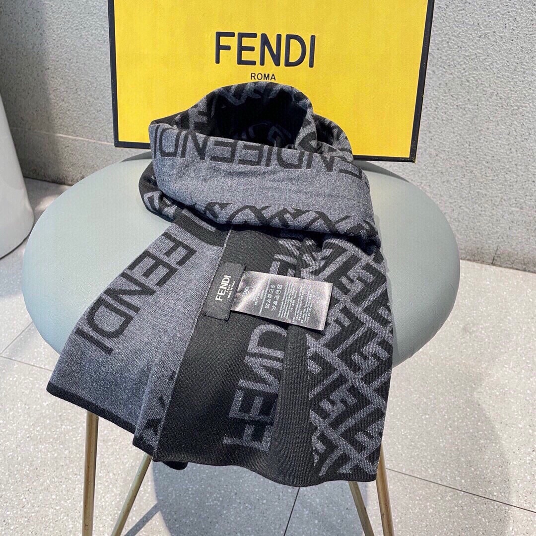 【FENDI  フェンディ】スカーフ180*32CM   241109