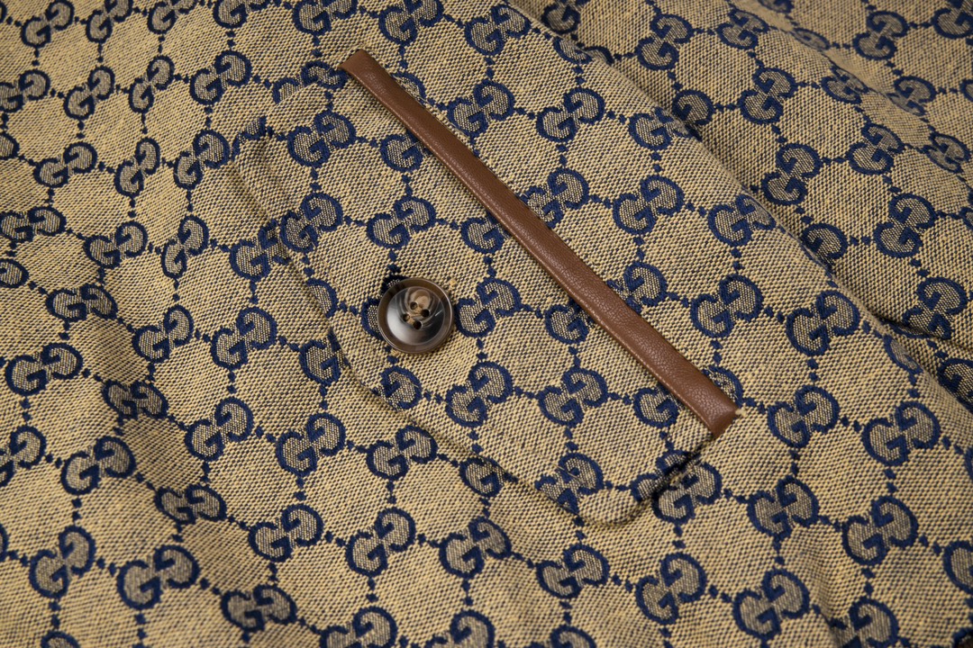 【GUCCI  公式旗艦店】グッチ  ジャケット着 ご好評に付き再入荷！241021
