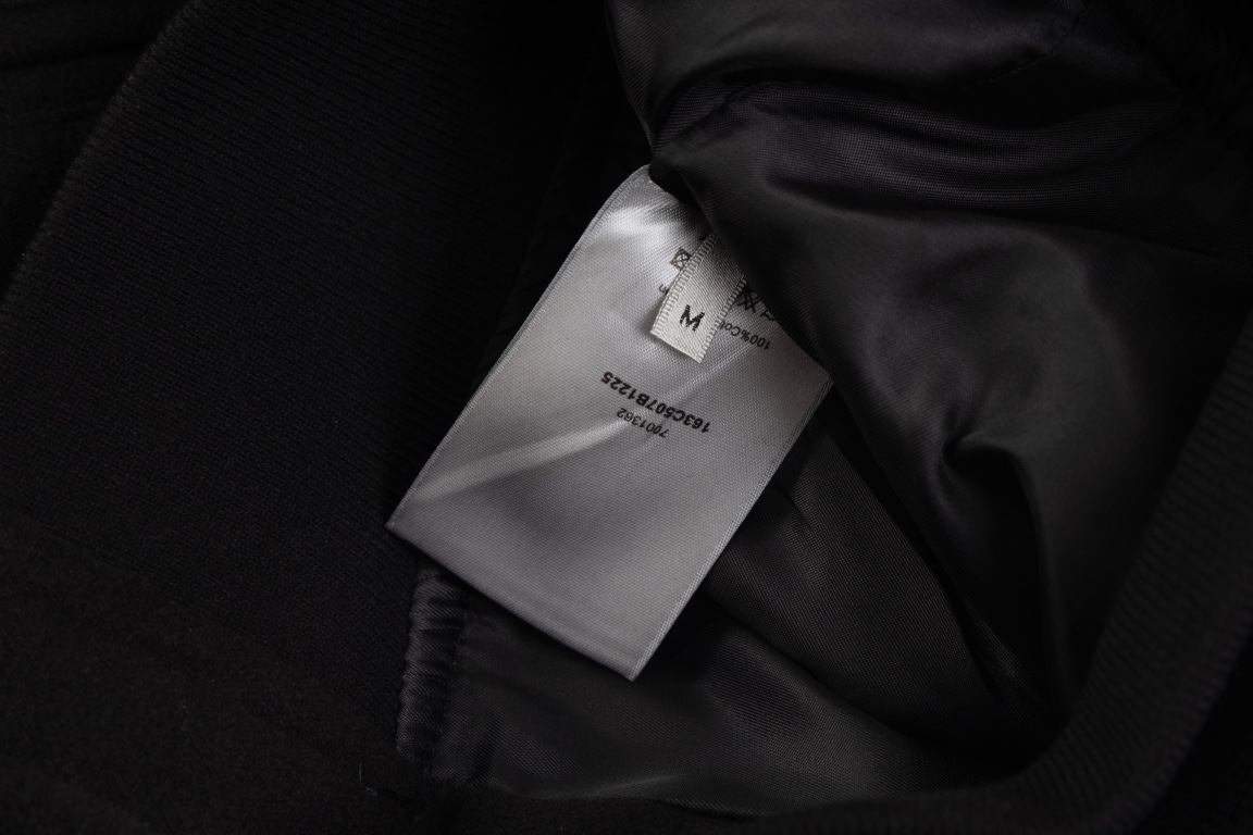 【DIOR  公式旗艦店】ディオール  ジャケット着 ご好評に付き再入荷！241023