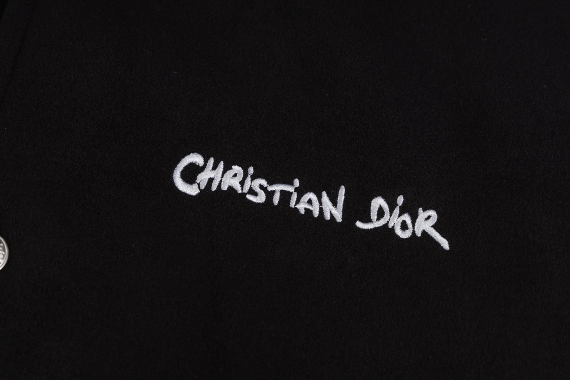 【DIOR  公式旗艦店】ディオール  ジャケット着 ご好評に付き再入荷！241023