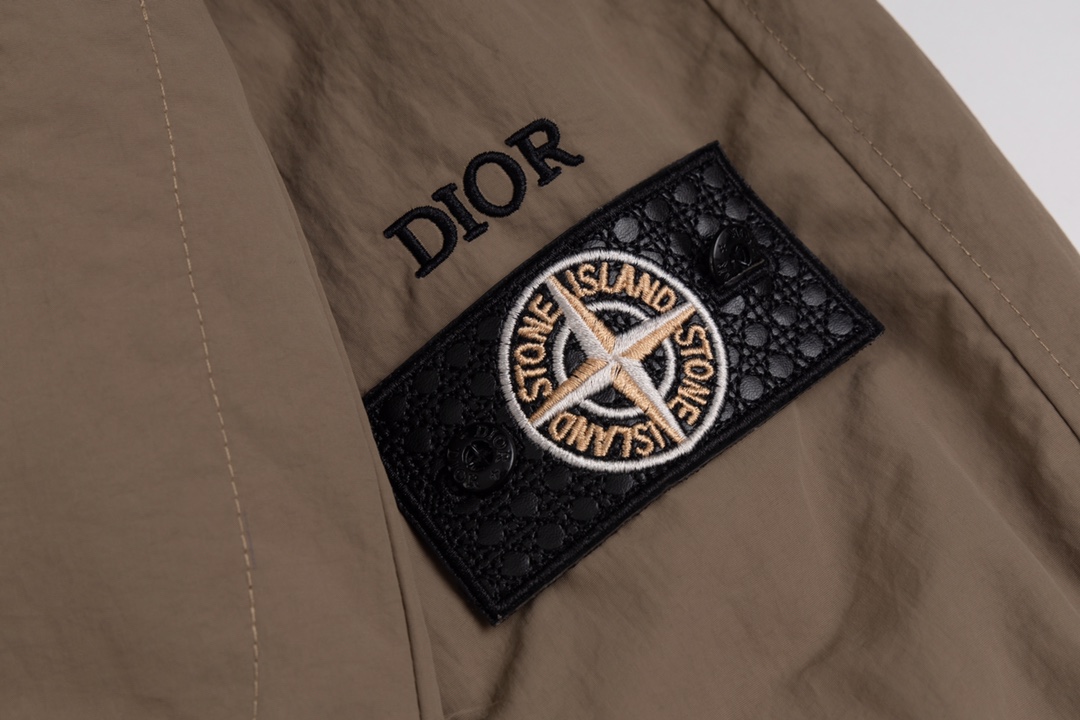 【DIOR  公式旗艦店】ディオール  ジャケット着 ご好評に付き再入荷！241021