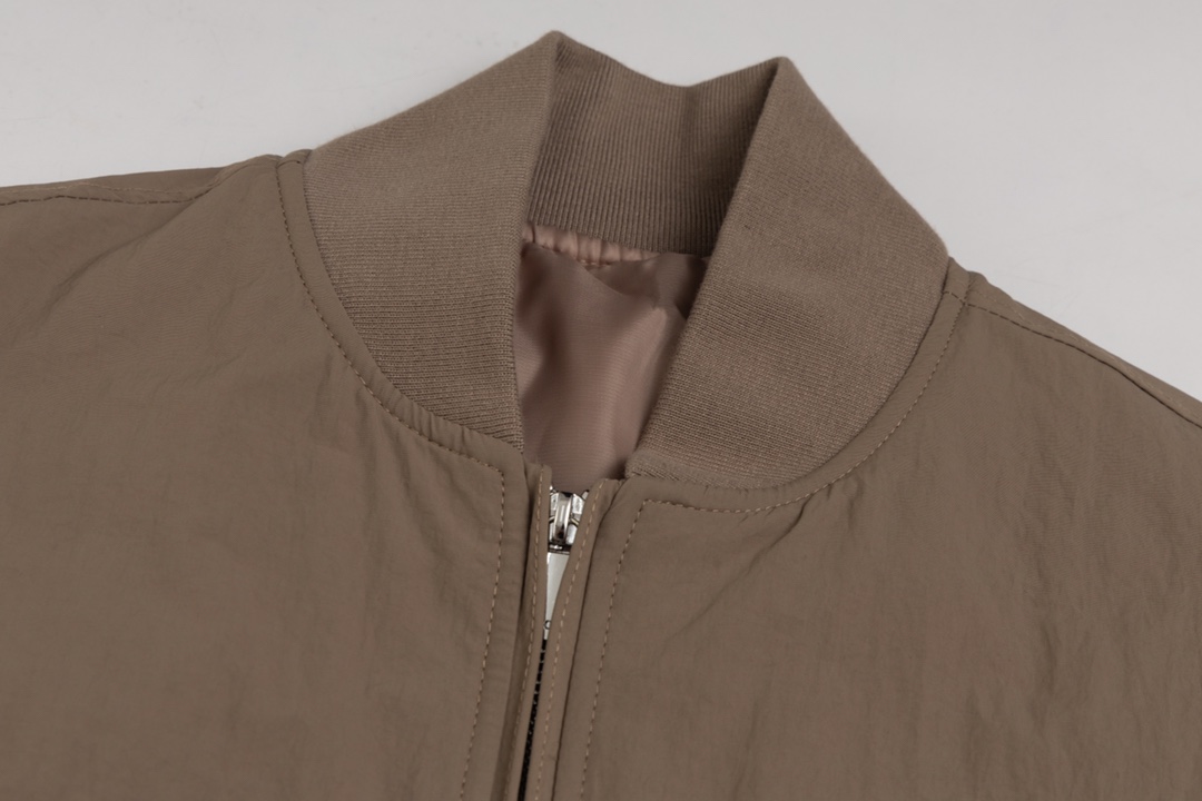 【DIOR  公式旗艦店】ディオール  ジャケット着 ご好評に付き再入荷！241021