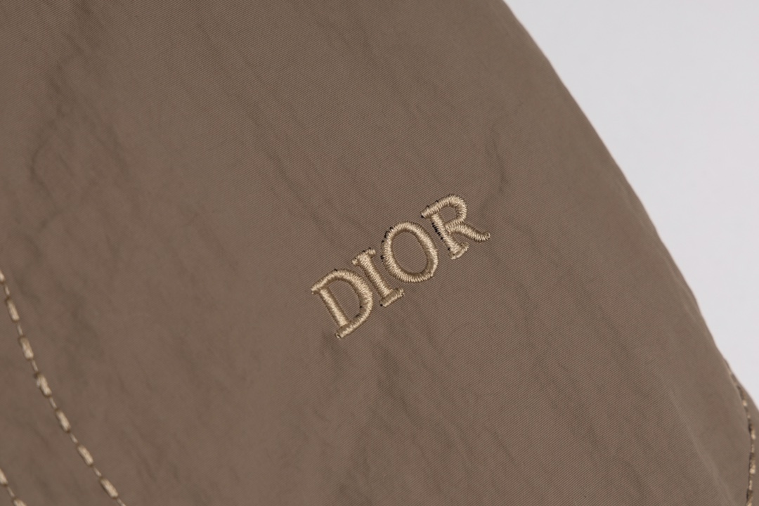 【DIOR  公式旗艦店】ディオール  ジャケット着 ご好評に付き再入荷！241021