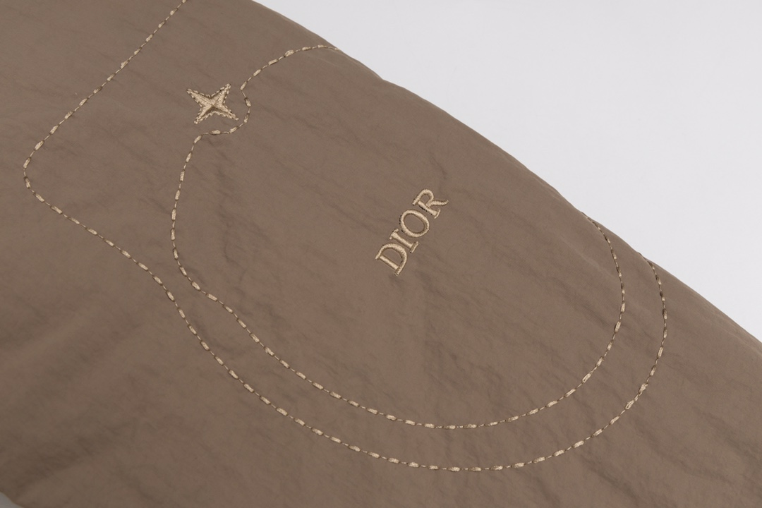 【DIOR  公式旗艦店】ディオール  ジャケット着 ご好評に付き再入荷！241021