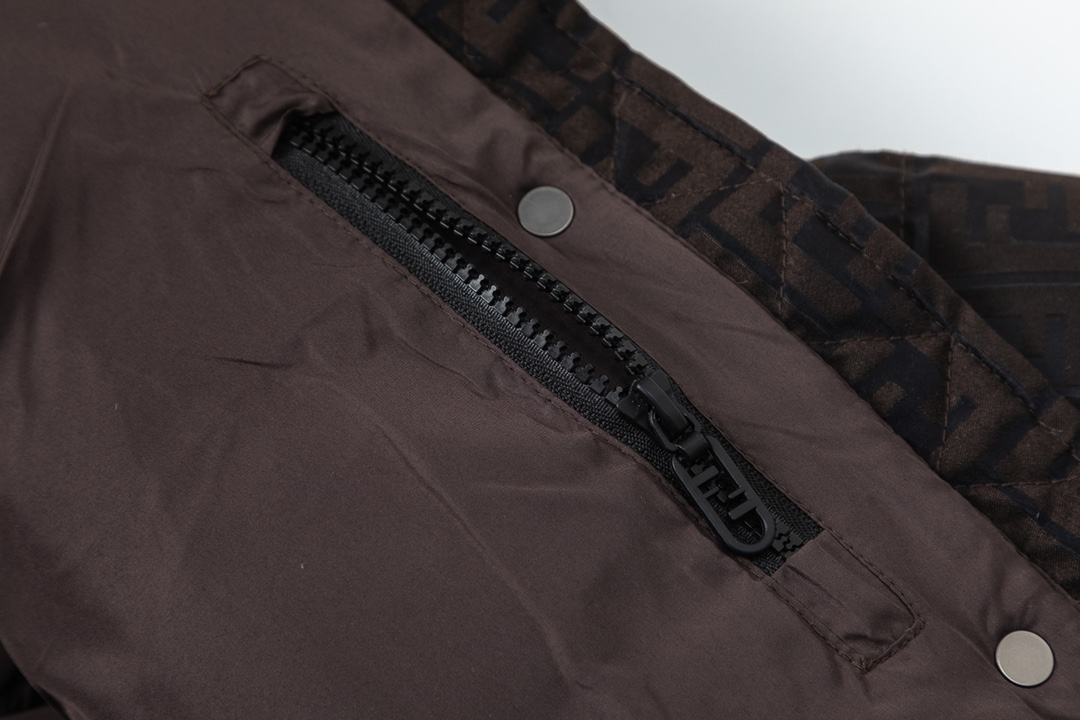 FENDI（フェンディ） ダウンジャケット  241112