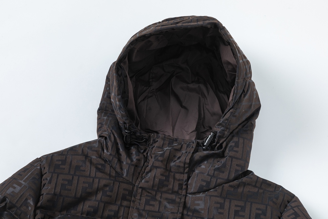 FENDI（フェンディ） ダウンジャケット  241112