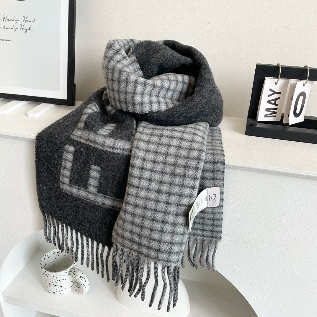 【FENDI  フェンディ】スカーフ30*180CM   241109