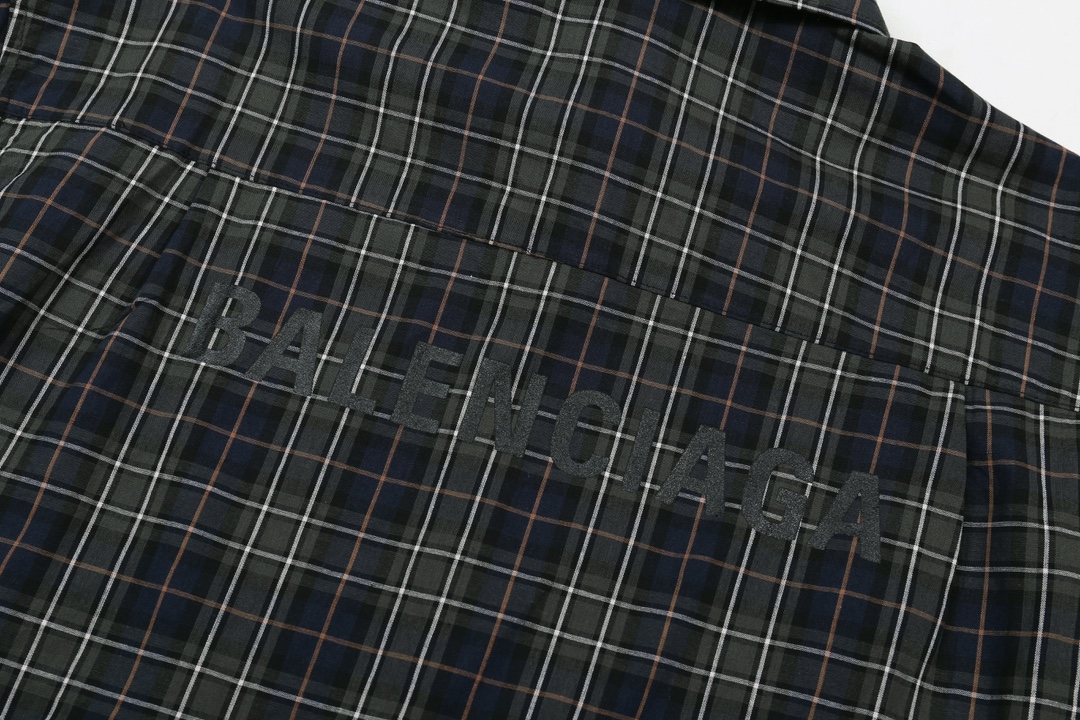 【BALENCIAGA 公式旗艦店】バレンシアガ  シャツ ご好評に付き再入荷 240802