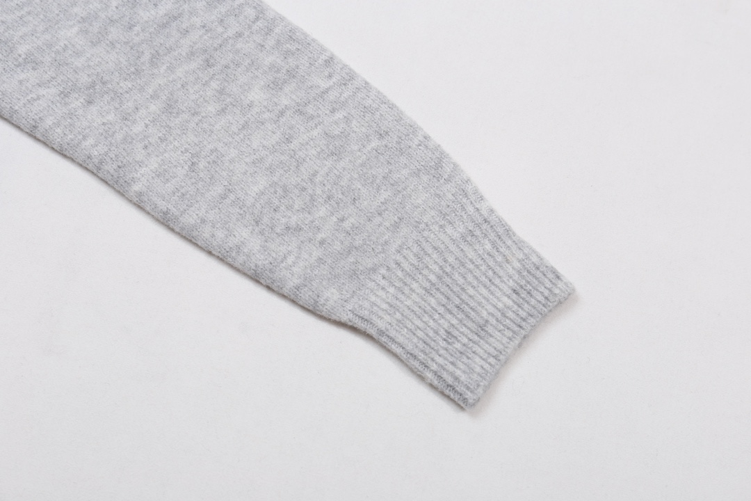 【DIOR 公式旗艦店】ディオール  セーター好評に付き再入荷！ 241031