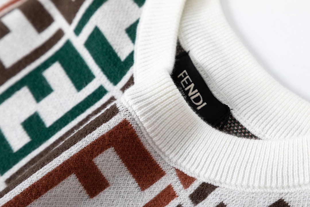 【FENDI   公式旗艦店】フェンディ セーター好評に付き再入荷！ 241101