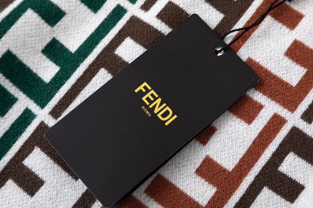 【FENDI   公式旗艦店】フェンディ セーター好評に付き再入荷！ 241101