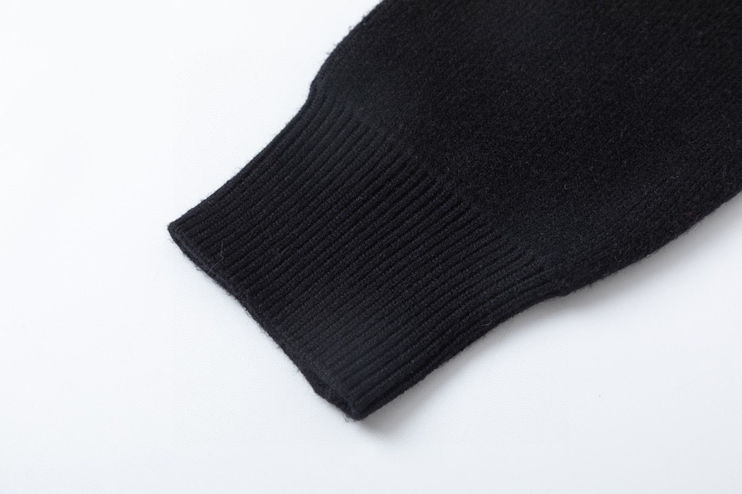 【FENDI   公式旗艦店】フェンディ セーター好評に付き再入荷！ 241101