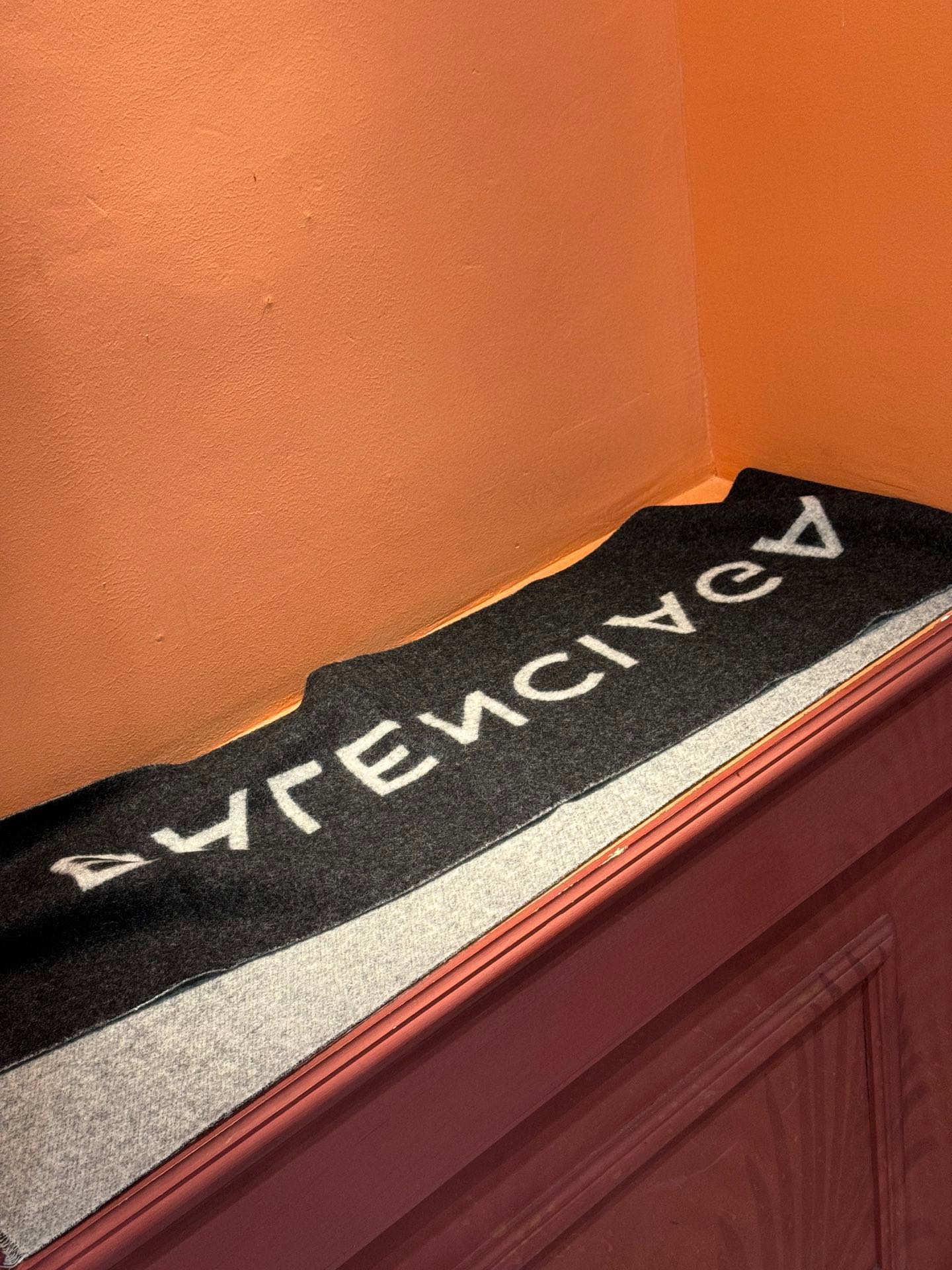 【BALENCIAGA   バレンシアガ】スカーフ34*200CM  241109