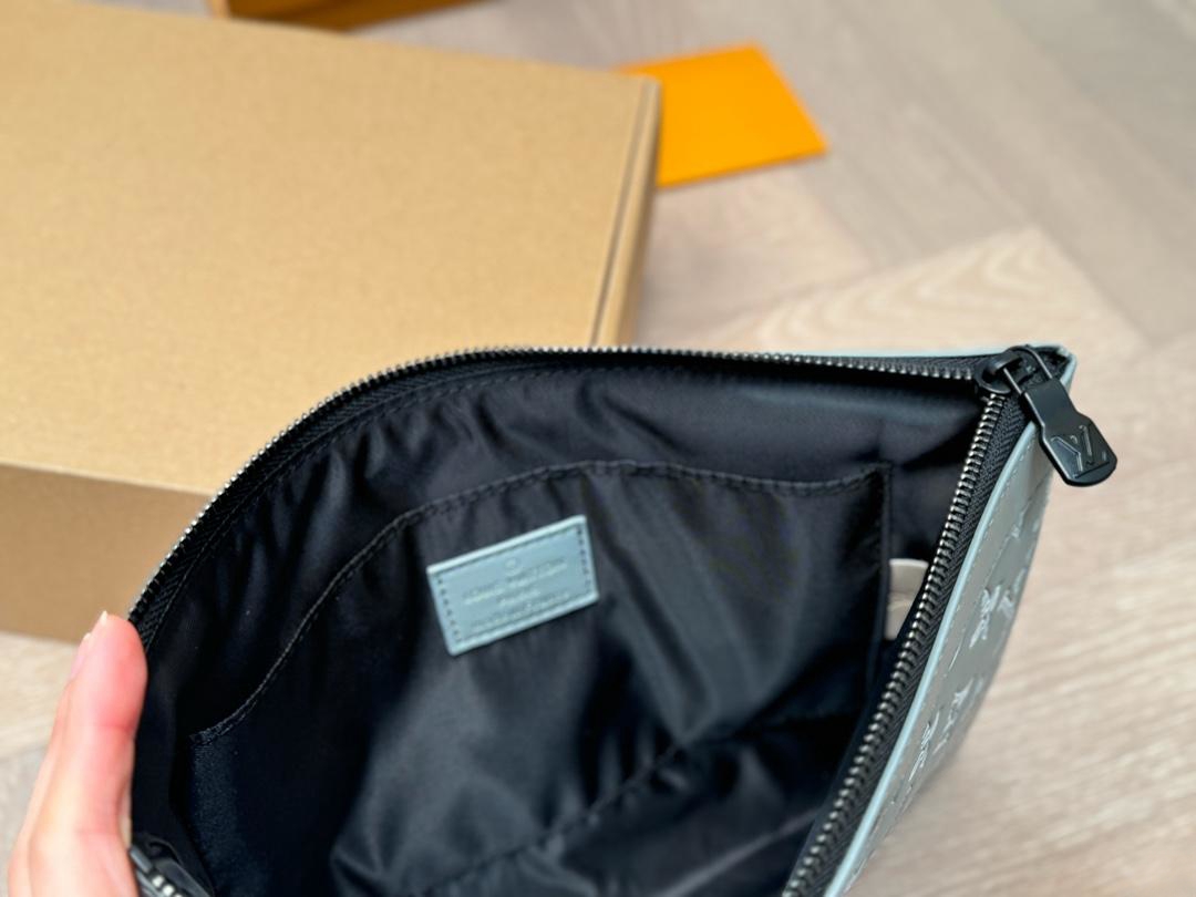 【LOUIS VUITTON  公式 旗艦店】 ルイヴィトン   クラッチバッグ 当日出荷 好評に付き再入荷！30*21CM  241101