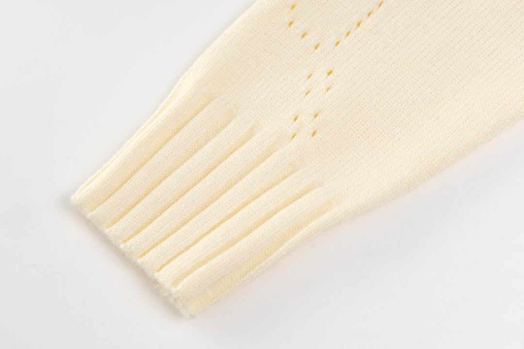 【GUCCI  公式旗艦店】グッチ  セーター好評に付き再入荷！ 241029