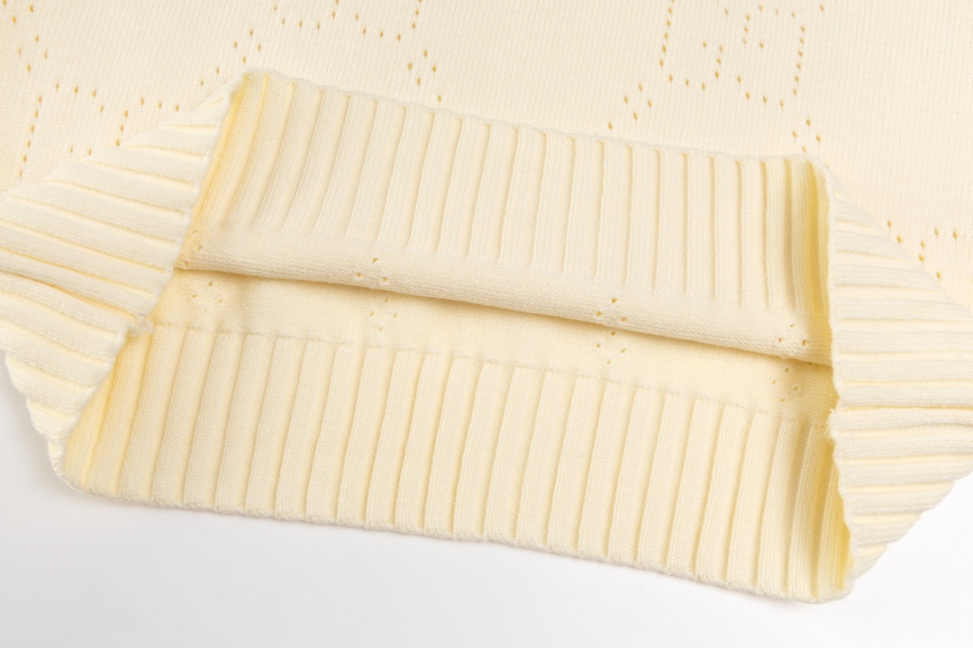 【GUCCI  公式旗艦店】グッチ  セーター好評に付き再入荷！ 241029