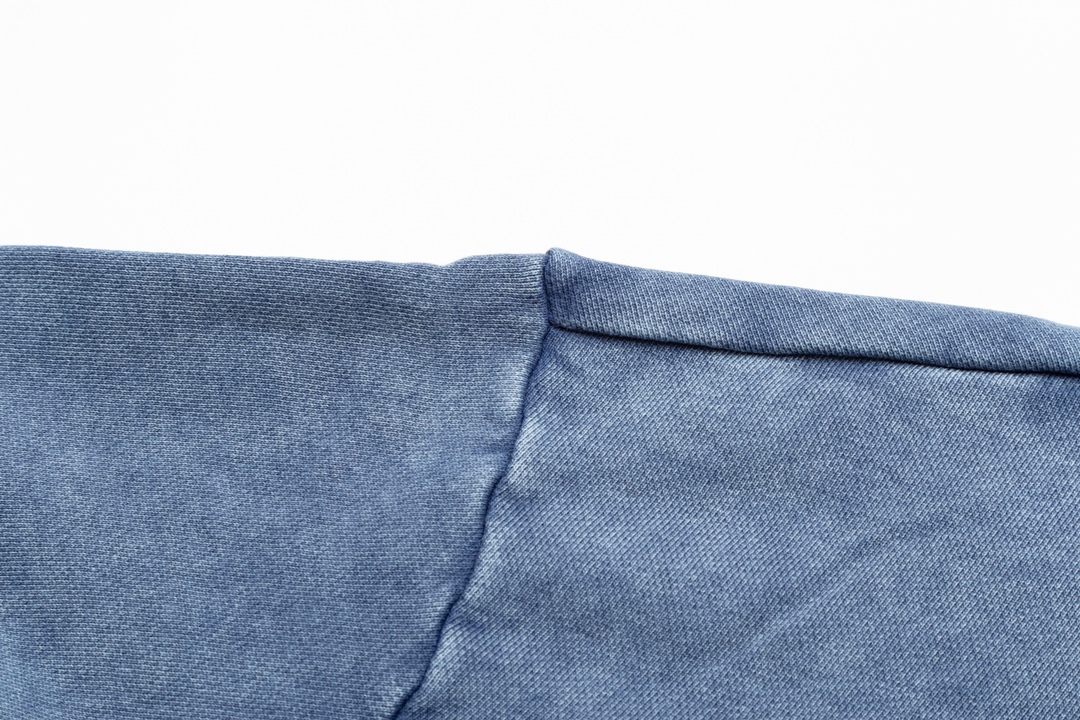 【BURBERRY   公式旗艦店】バーバリー   丸首の衛衣 スウェットご好評に付き再入荷 241025