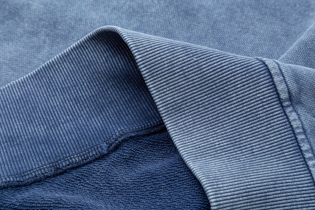 【BURBERRY   公式旗艦店】バーバリー   丸首の衛衣 スウェットご好評に付き再入荷 241025