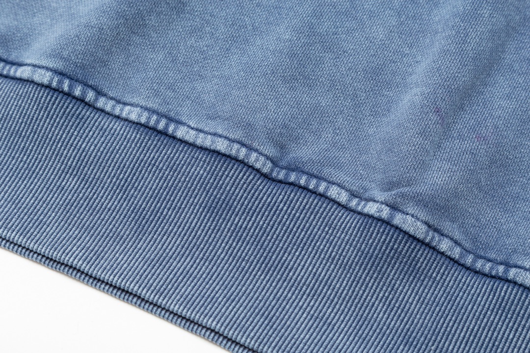 【BURBERRY   公式旗艦店】バーバリー   丸首の衛衣 スウェットご好評に付き再入荷 241025