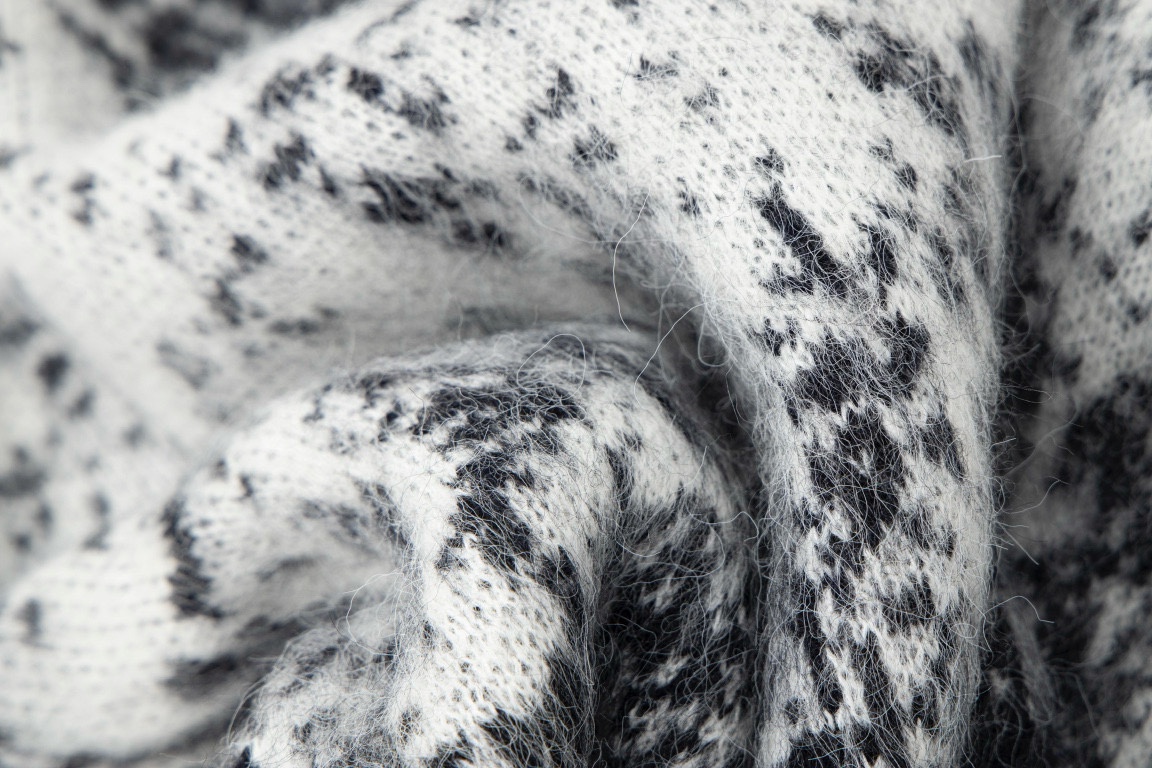 【YSL SAINT LAURENT   公式旗艦店】サンローラン   セーター好評に付き再入荷！ 241116