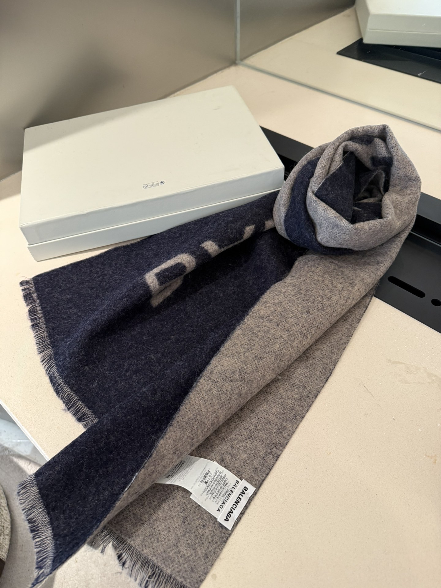 【BALENCIAGA   バレンシアガ】スカーフ34*200CM  241109