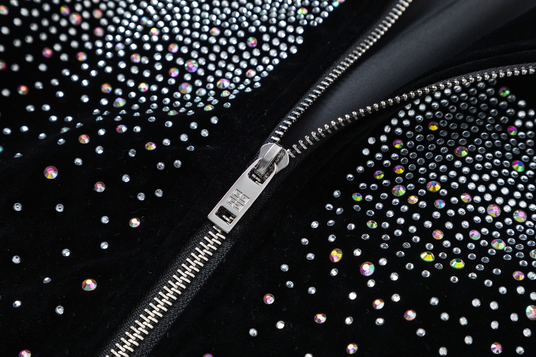 【GIVENCHY  公式旗艦店】ジバンシー   ジャケット着 好評に付き再入荷！241028