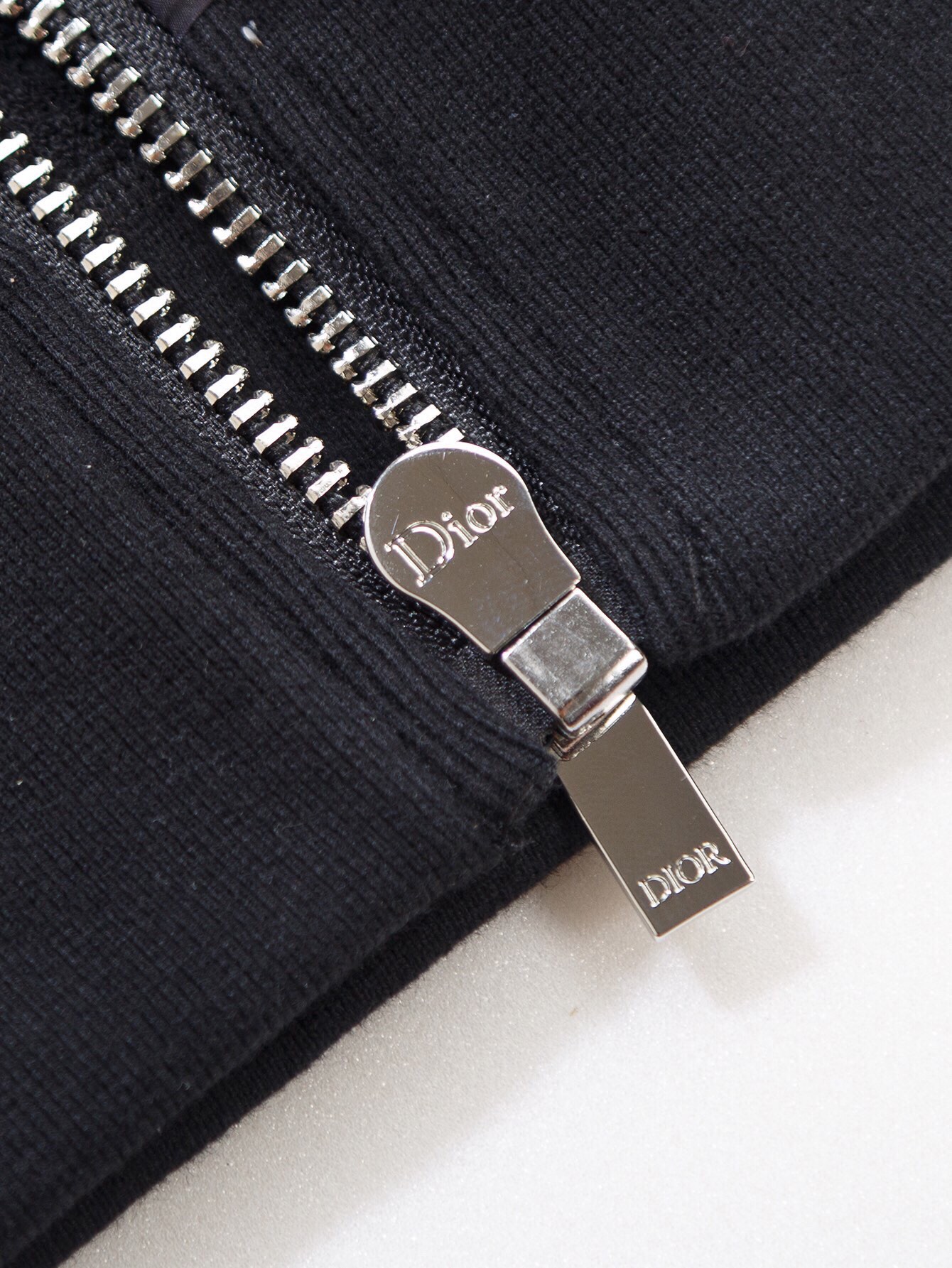 【DIOR   公式旗艦店】パーカー  コート ディオール  好評に付き再入荷！ 241031