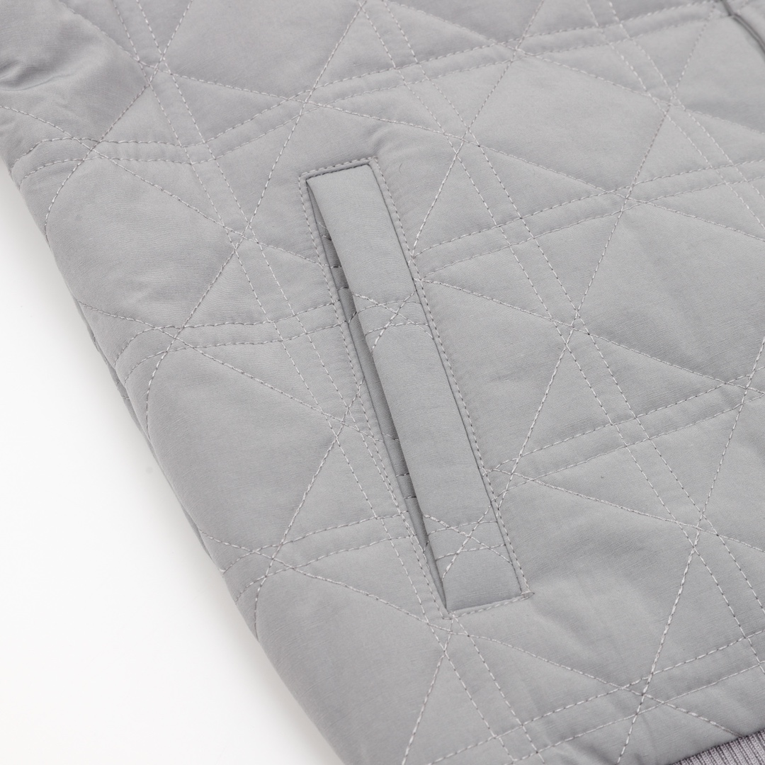 【DIOR  公式旗艦店】ディオール ジャケット着 好評に付き再入荷！