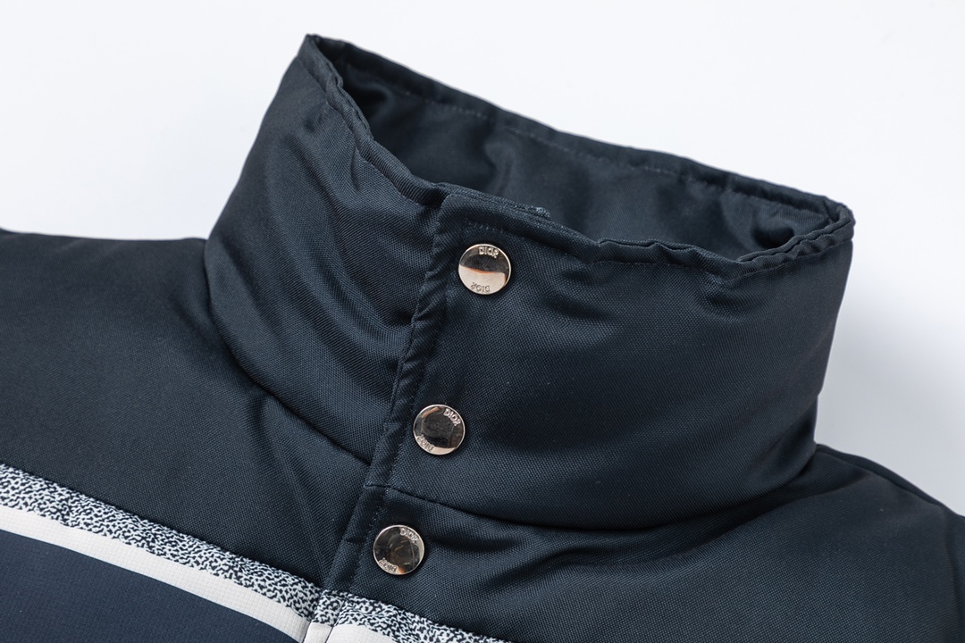 【DIOR  公式旗艦店】ディオール  ダウンベスト  ご好評に付き再入荷！ 241112